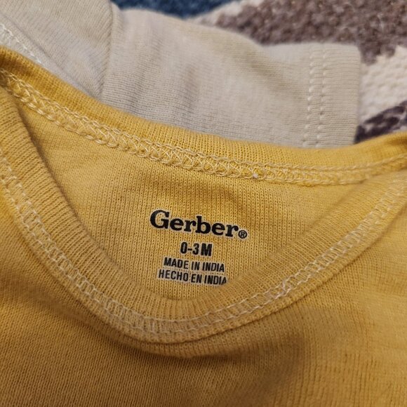 5 Gerber short sleeve onesies - Picture 2 of 2